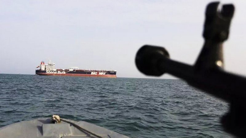 جنگ آغاز شد؟/ منبع مطلع نظامی: شلیک‌ اوّل‌ در تنگه هرمز انجام شد/ ایران آماده است