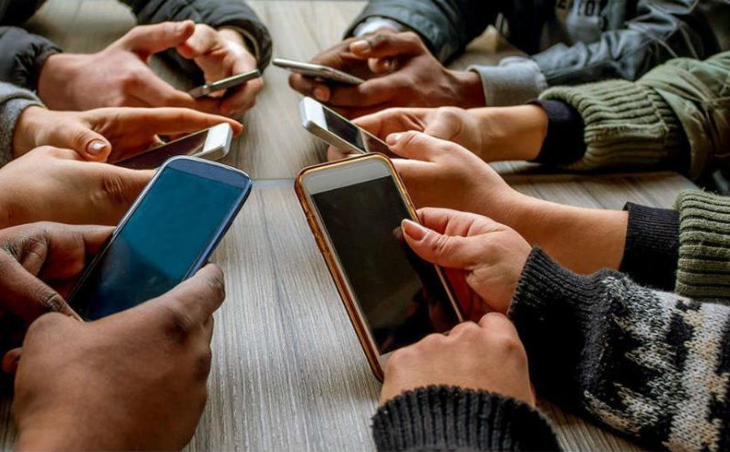 نرخ هر دقیقه مکالمه با تلفن همراه چقدر است؟