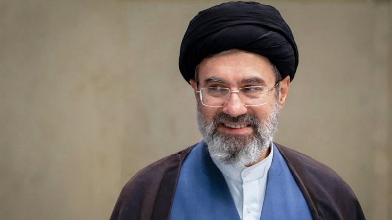 کدام قسمت بدن رهبر انقلاب در بمباران آسیب دید؟ 