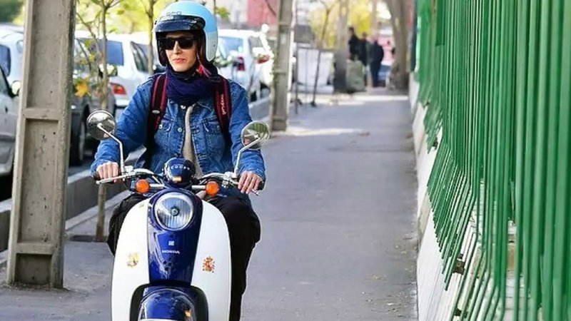 صدور گواهینامه موتور بانوان به کجا رسید؟