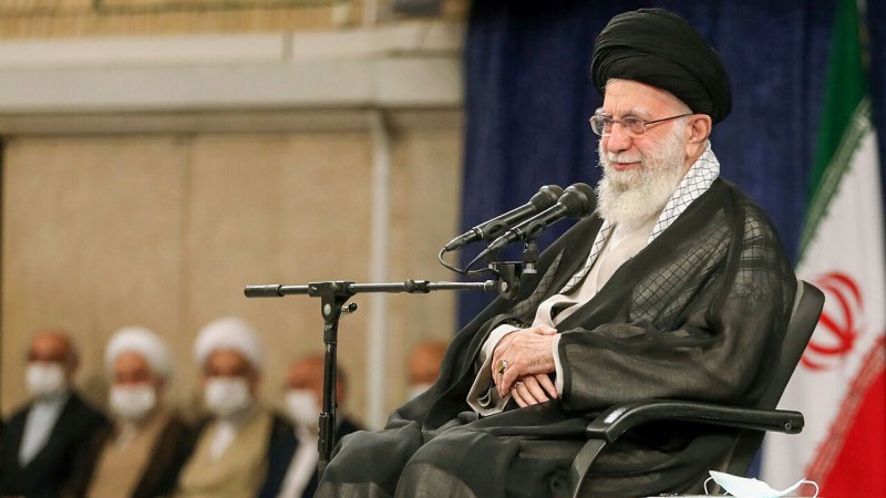 تصویری از سر تیم حفاظت رهبر شهید؛ محافظی که در کنار آقا ماند/ ببینید