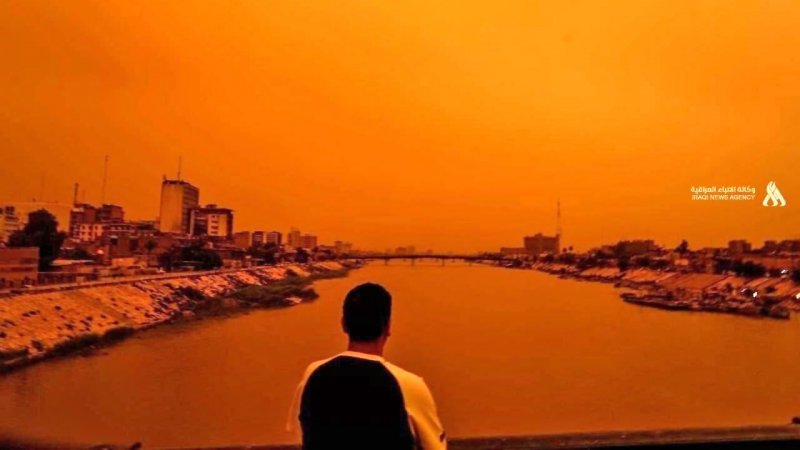 آسمان عراق نارنجی شد! تصاویر آخرالزمانی از بغداد و کربلا را ببینید