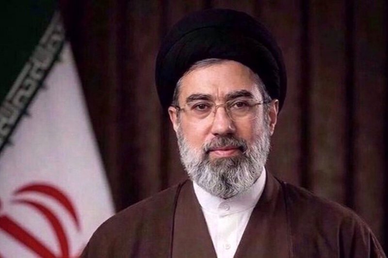 انتشار تصویر ویژه از رهبر انقلاب در کنار امام شهید به مناسبت غدیر