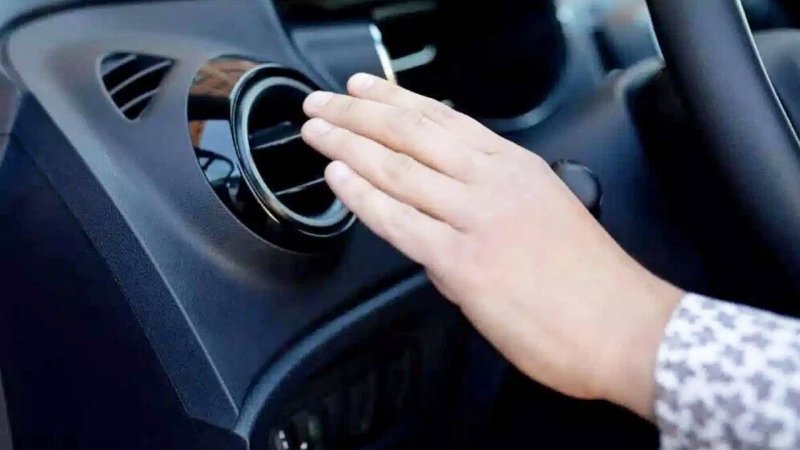۹ اشتباه رایج که کولر خودرو را از نفس می‌اندازد