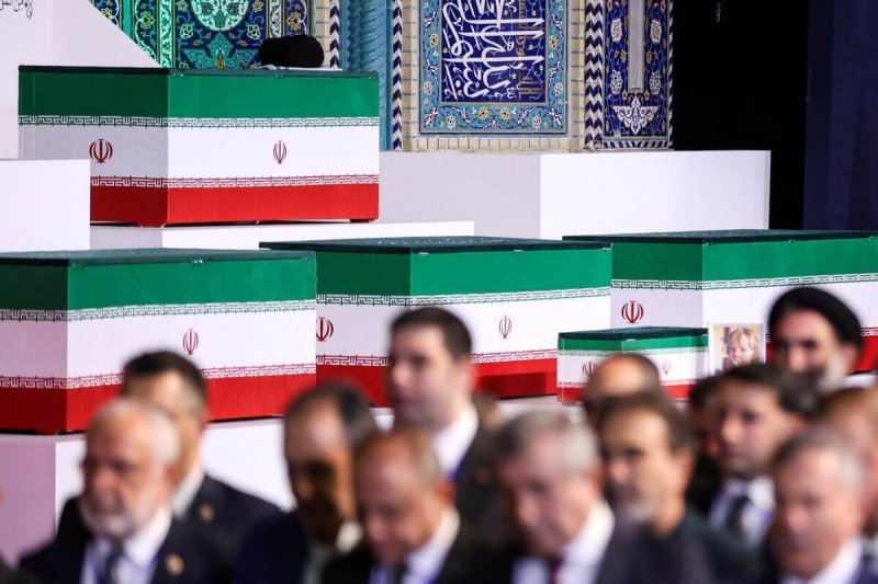 انتخاب‌ جالب آیات قرآن در مراسم وداع خارجی‌ها با امام شهید