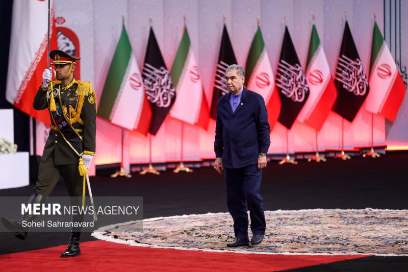 جزئیاتی از فرشِ پهن شده در مراسم وداع مقامات با پیکر رهبر شهید 