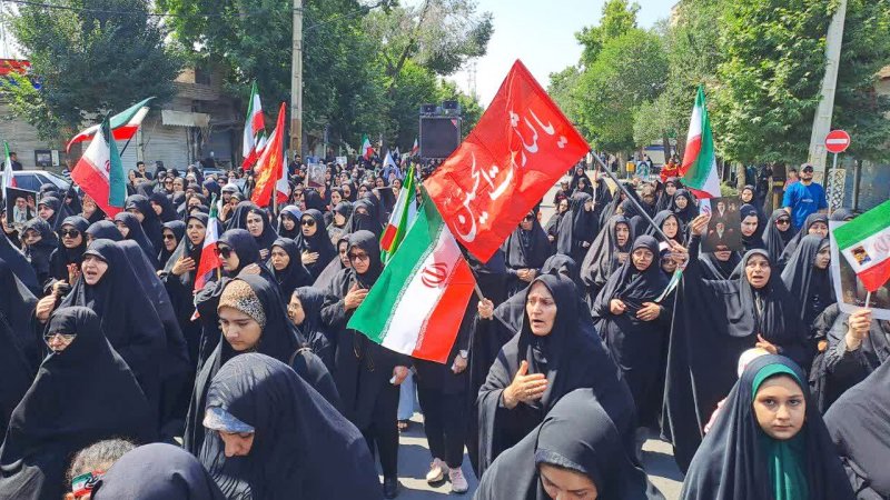 کدام اعضای خانواده رهبر شهید انقلاب در حمله ۹ اسفند به همراه ایشان به شهادت رسیدند؟