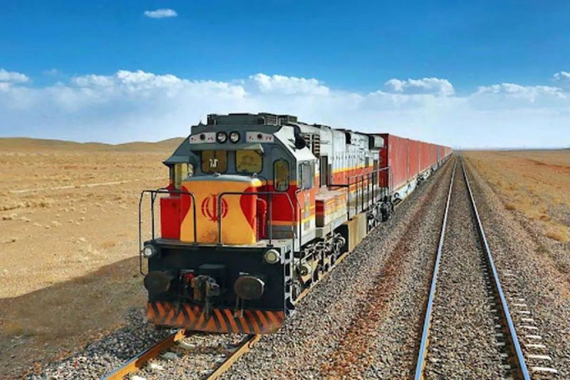 تعجب خبرنگار آمریکایی از بازسازی سریع خط ریلی پس از حمله آمریکا 