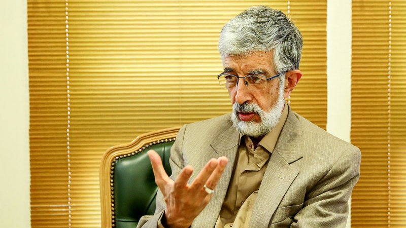 حداد عادل در کنار مزار رهبر شهید و دخترش+ عکس