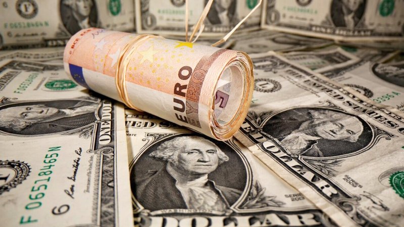 ابهام در سرنوشت میلیاردها دلار ارز صادراتی / چرا دلارها به مسیر رسمی برنمی‌گردند؟