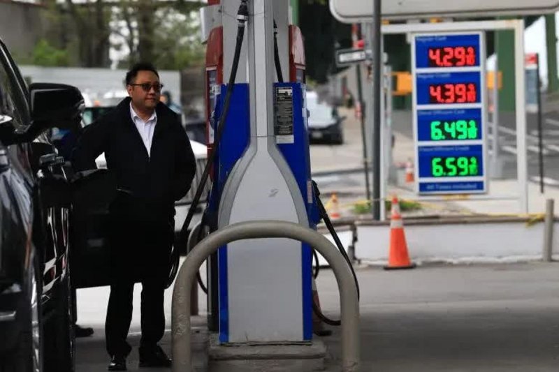 سیاست‌های جنگ‌طلبانه ترامپ بنزین را در آمریکا دوباره ۴ دلار کرد