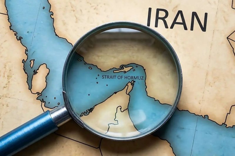 تنگۀ هرمز را ببخشیم تا صلح شود؟