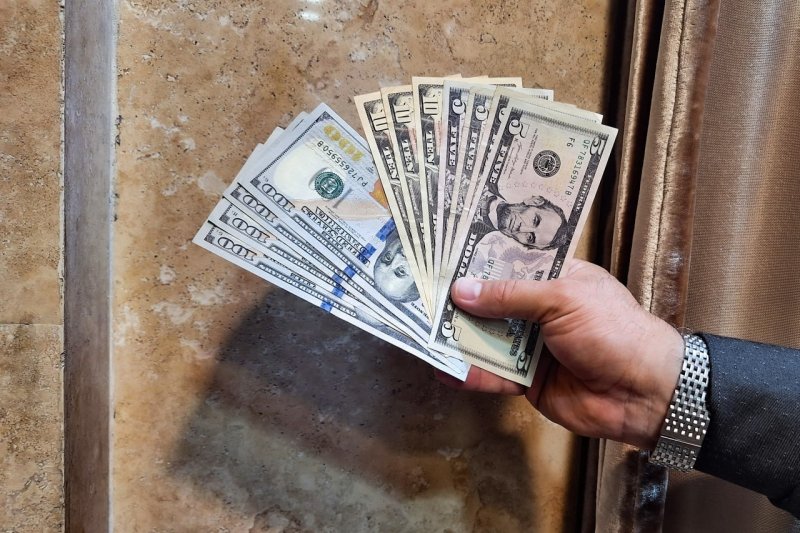 علت افزایش امروز قیمت دلار و طلا چیست؟ 