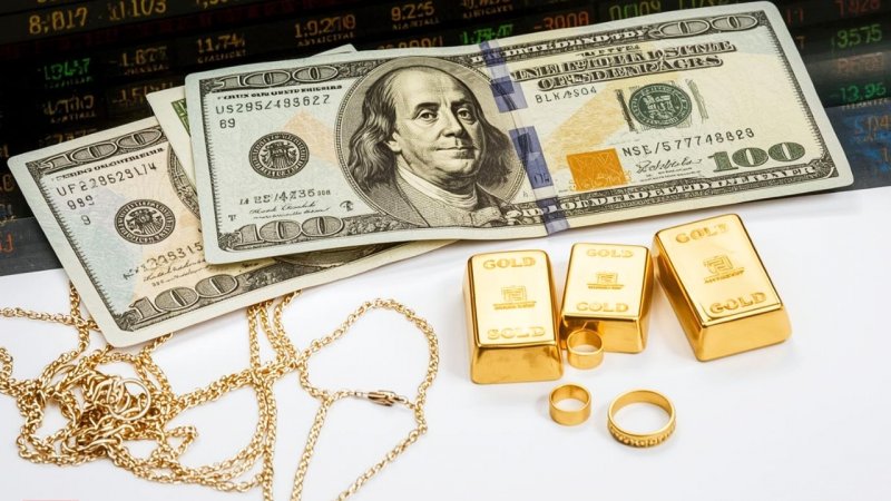 پیش‌ بینی مهم قیمت طلا و دلار فردا ۲۴ مرداد/ ریسک سیاسی می‌تواند دلار را به این عدد برساند