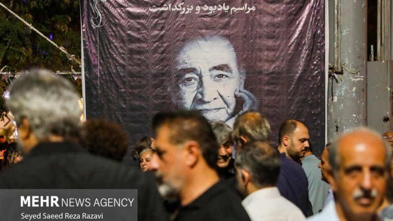 ازدحام جمعیت در مسجد مراسم ختم ایرج /خواننده‌ها و چهره‌های سرشناسی که آمدند+ تصاویر
