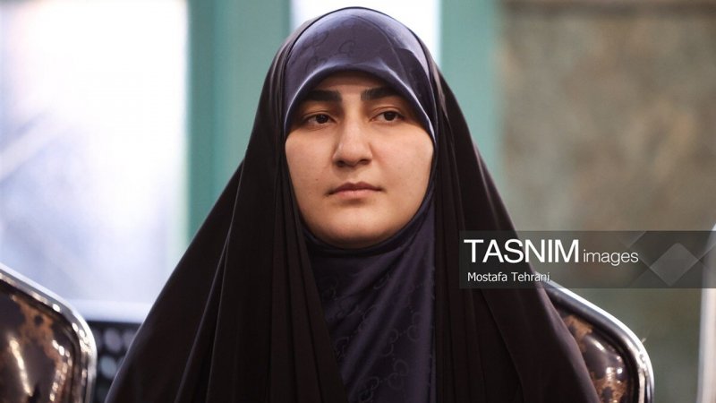 تصاویری از زینب سلیمانی و فرزانه صادق در بزرگداشت شهید سیده بشری خامنه‌ای