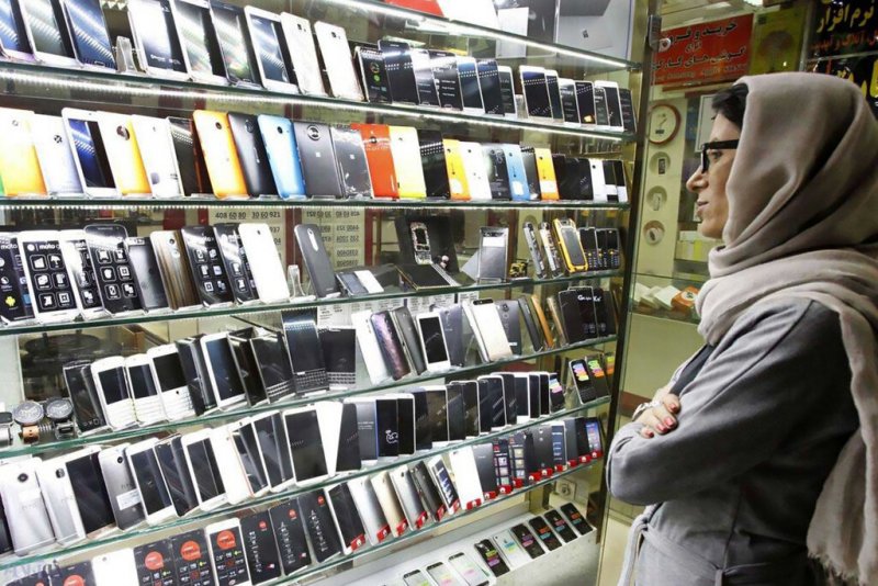 بحران قدرت خرید در بازار موبایل با افزایش قیمت دلار به 200 هزار تومان