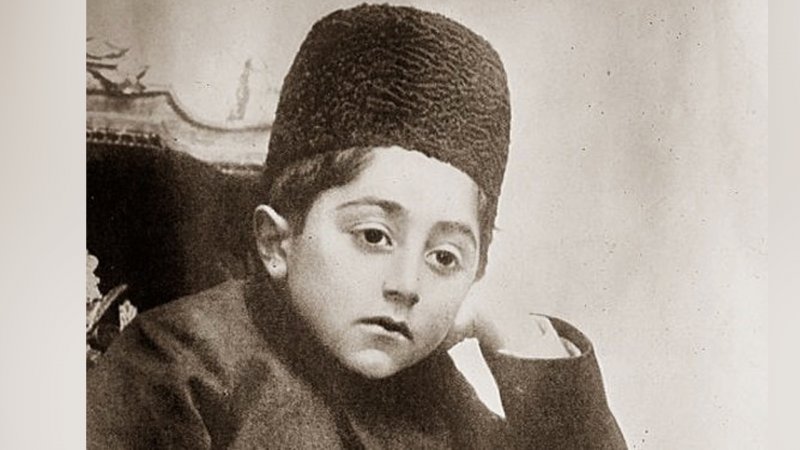  تصویری از استقبال پادشاه اسپانیا از احمدشاه قاجار+ عکس