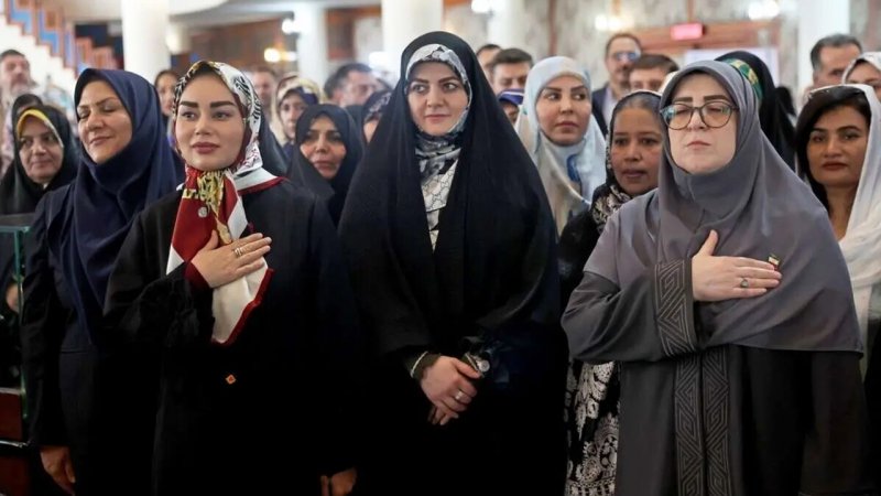 حضور دختر پزشکیان، همسر عراقچی و فاطمه مهاجرانی در یک نمایشگاه+ تصاویر