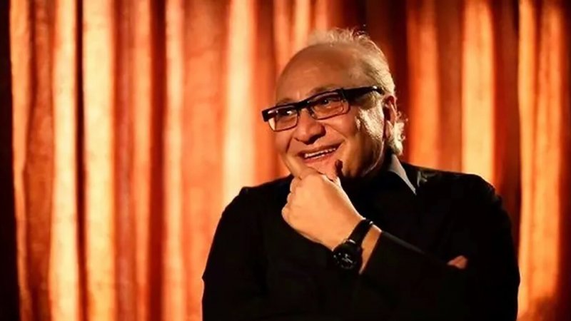 خواننده قبل از انقلاب: همه قوانین جمهوری اسلامی را می‌پذیرم که به ایران برگردم