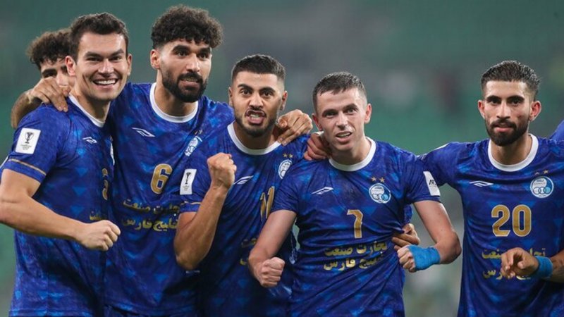 این بازیکن استقلال ۱۰ سال تیم ملی را بیمه می کند!