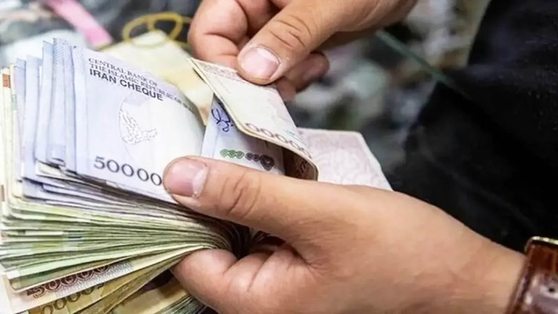 خبر مهم برای کارمندان دولت/ یک میلیون تومان برای این کارمندان واریز می‌شود