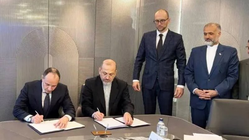 توافق بزرگ ایران و روسیه / تهران و مسکو تفاهم‌نامه مالی امضا کردند