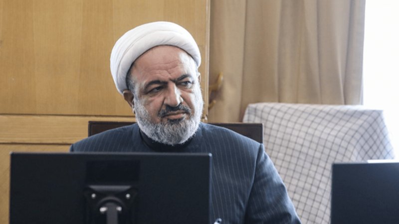چه کسی از رسایی شکایت کرده بود؟