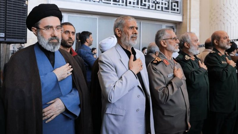 تصاویر آیت الله مجتبی خامنه ای و رهبر شهید در رویداد جمعه نصر؛ ببینید