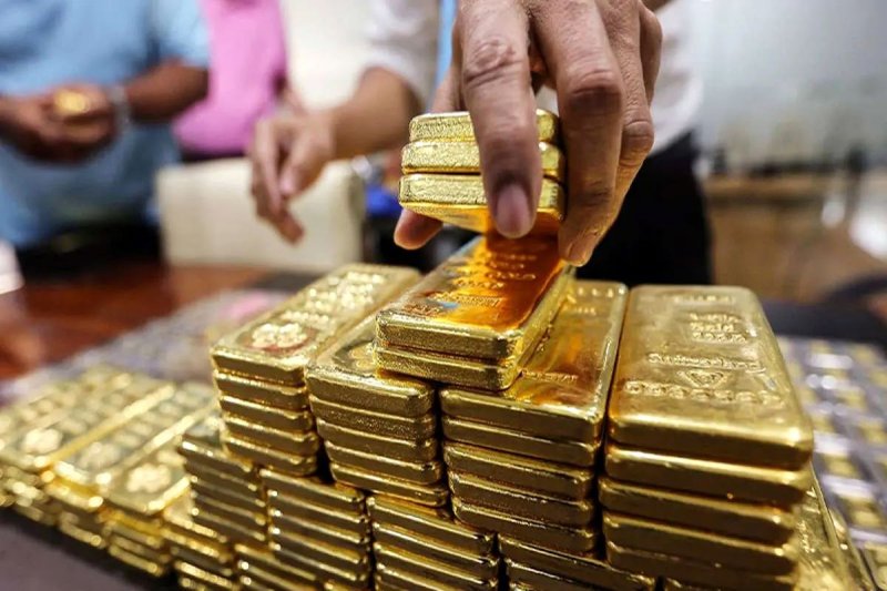 بازگشت قیمت طلا از کف دوماهه / آیا دلار عامل صعود یا سقوط است؟