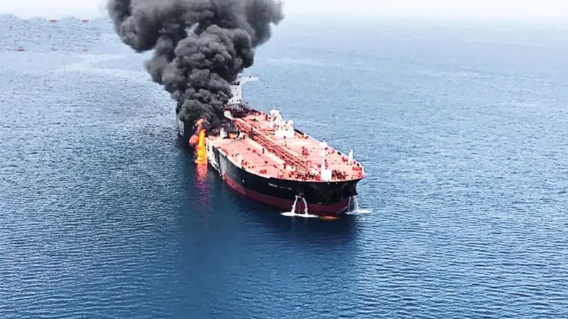 انفجار مهیب در محل تجمع نفتکش‌ها در امارات / جنگ آغاز شد؟