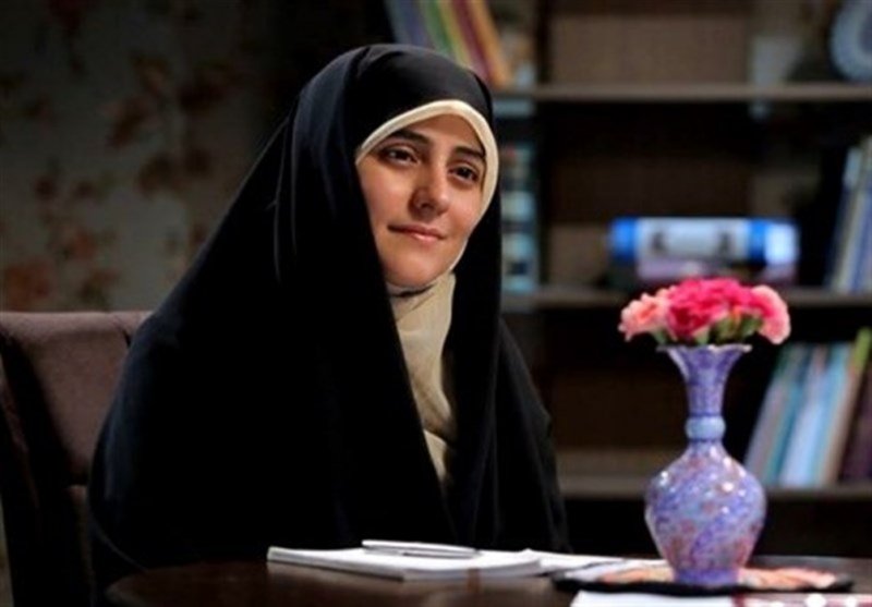 مجری جنجالی صداوسیما خروج خود از کشور را تکذیب کرد