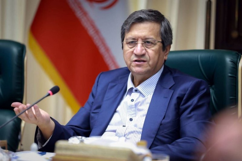 همتی: کاهش قیمت دلار ادامه خواهد داشت