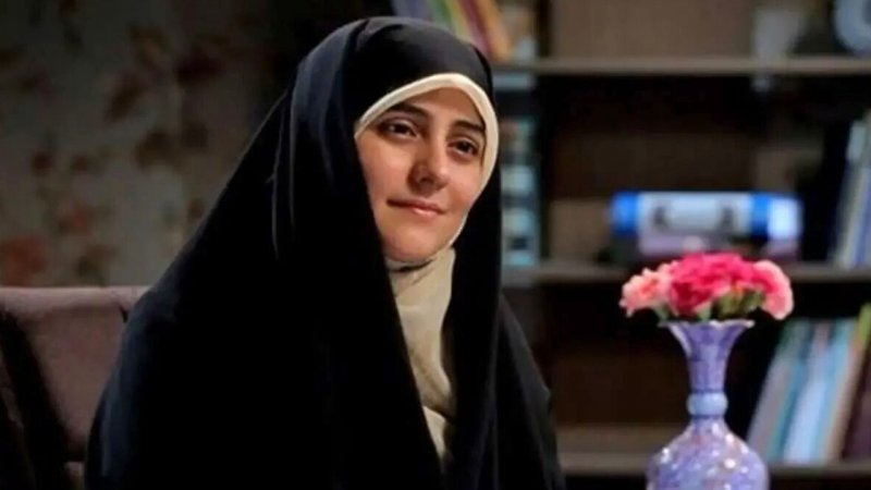 درباره خانم مجری که نامش با عبارت «جمع کنه از ایران بره» گره خورد 