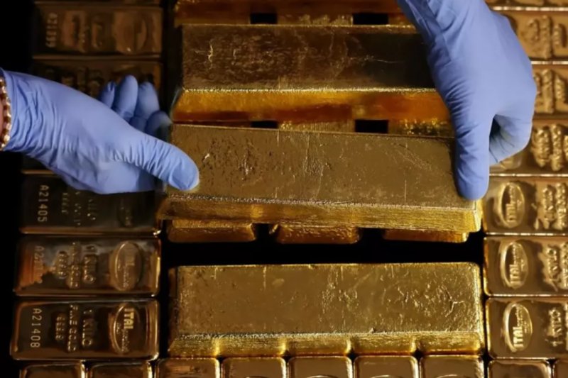 نرخ طلای جهانی تقریبا ثابت ماند 
